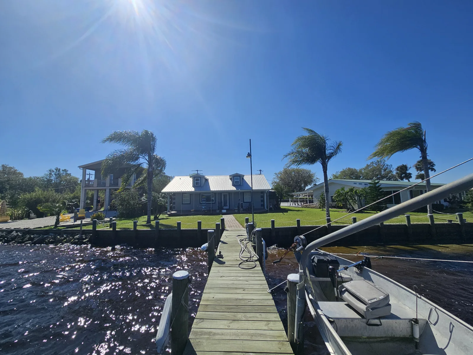 Stunning home on the St. John's River in Welaka, FL. With stunning views of the home from the water. Freshly pressure washed, repaired and exterior painted by T&B Paint Pros LLC. Serving Palm Coast, St. Augustine, Daytona Beach and the surrounding areas!